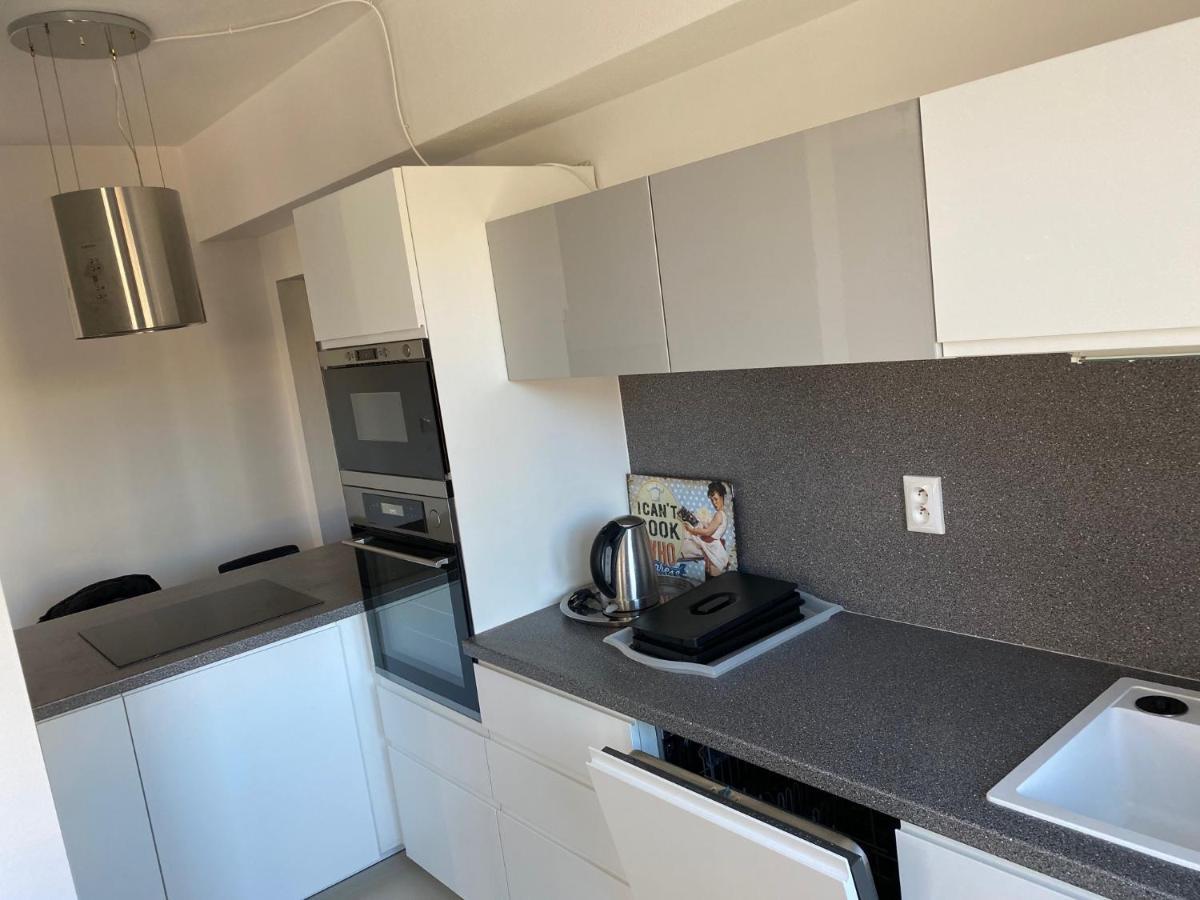 Apartman "Dunaj" Private Parking - Klimatizacia Samorin Exterior photo